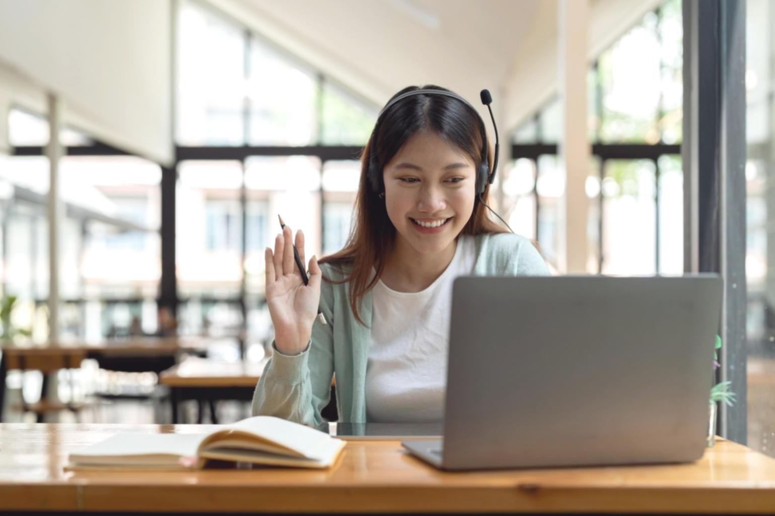 Planification financière avec calendrier et calculatrice